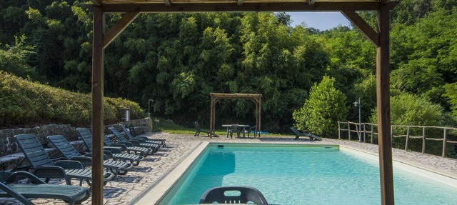 Beautiful private villa for 16 people with private pool, WIFI and TV