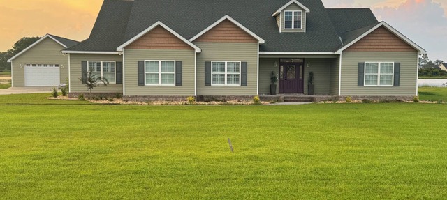 Beautiful Lake front house for a fabulous getaway for large family! Sleeps 8