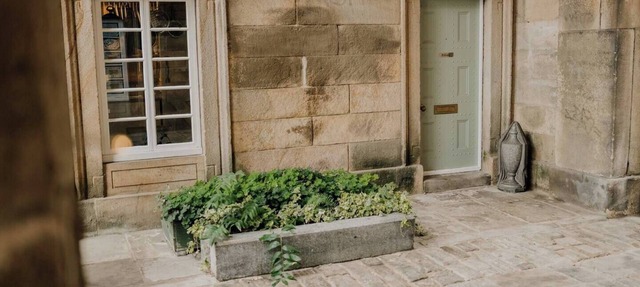 Beautiful Listed Gatehouse in Great Area