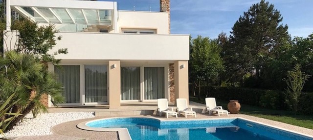 Beautiful Modern Villa in Albarella by Beahost