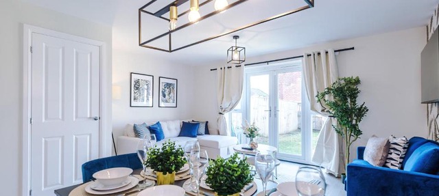 Beautiful Modern 3 BDR Airport JLR Speke Home - Driveway x2 - 5 Beds 2 Bath Speke Halewood - South Liverpool By Samina, Arz Stays