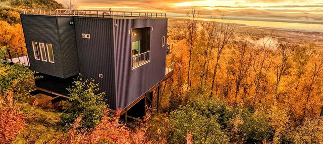 Beautiful Modern Loft | Denali Views, Pool Table, Roof Deck, Firepit