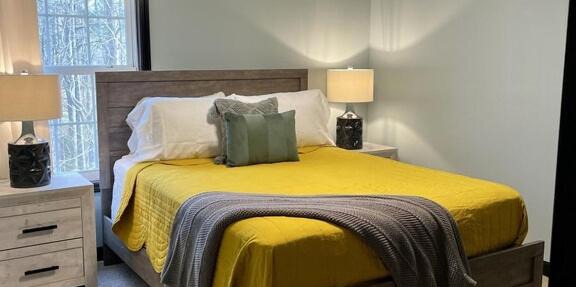 Beautiful Modern Mountain Home! Great location! Sleeps 10