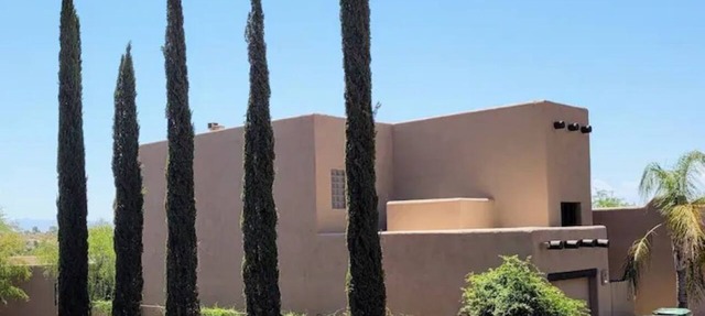 Beautiful Mountain Views and a spacious relaxing home in NW Tucson.