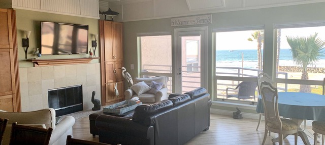 Beautiful ocean view condo with communal pool & hot tub