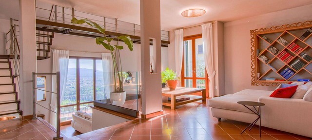 Beautiful private villa for 9 people with WIFI, private pool, A/C, TV and balcony