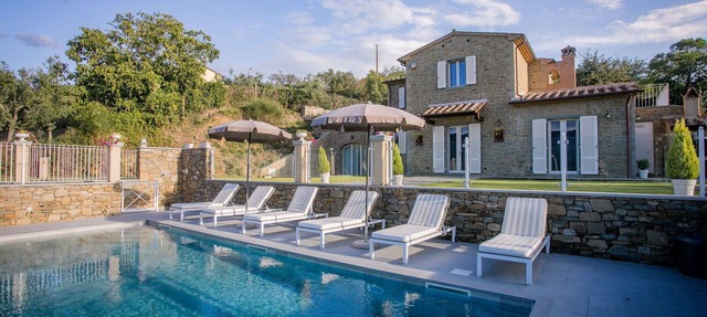 Beautiful private villa with private pool, A/C, WIFI, TV, terrace, panoramic view, close to Cortona