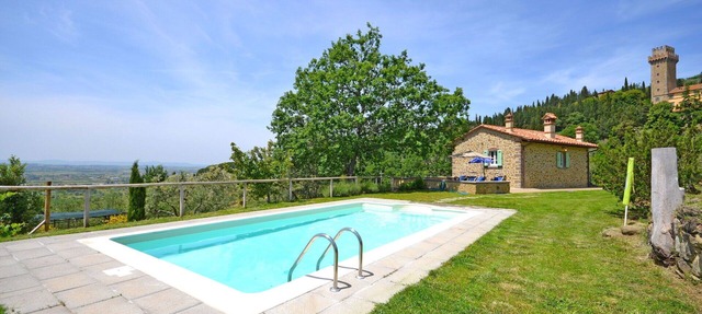 Beautiful private villa with A/C, private pool, WIFI, TV, terrace, panoramic view, close to Cortona