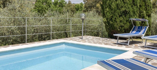Beautiful private villa for 10 people with private pool, WIFI, TV, patio and pets allowed