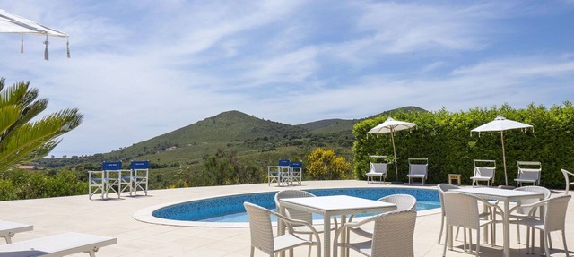 Beautiful private villa for 11 guests with WIFI, A/C, pool, TV, patio and pets allowed