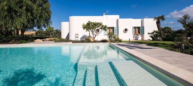 Beautiful private villa for 14 people with WIFI, A/C, private pool, TV, patio and panoramic view