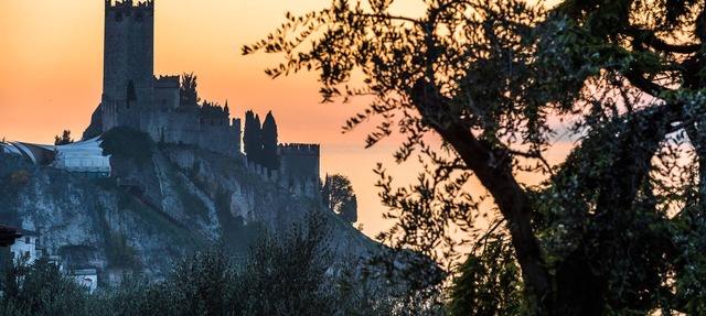 Beautiful, spacious apartment, five minutes from the castle with air conditioned