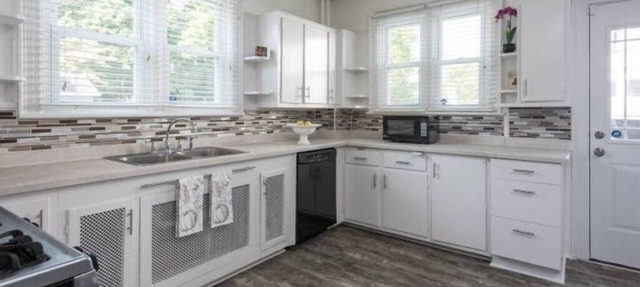 Beautiful Spacious Home In Albany Ten Minutes To City Center