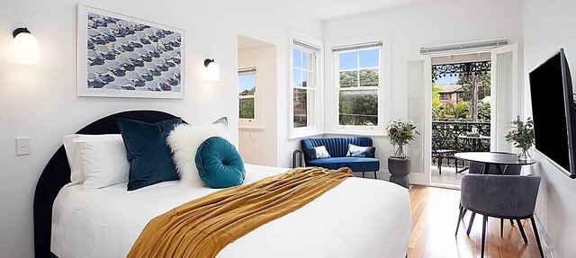 Beautiful Studio in Heritage Building with Balcony