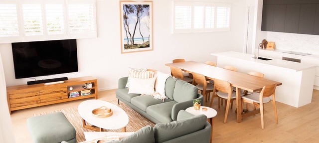 Beautiful Three-Story Villa footsteps to the Beach