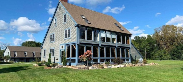 Beautiful timber frame just minutes to Middlebury!