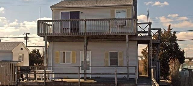 Beautiful unobstructed views of the inland waterway and meadowlands