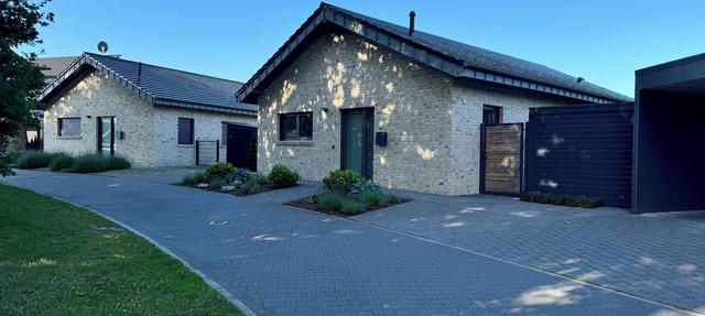 Beautiful vacation home on Lake Harkebrügger with panoramic sauna near Oldenburg