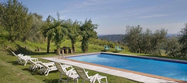 Beautiful villa with WIFI, private pool, hot tub, A/C, TV, patio and panoramic view, close to L.