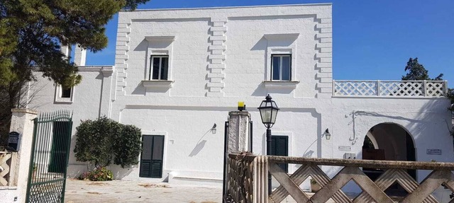 Beautiful villa with pool, in the Italian countryside but only 5 minutes to town