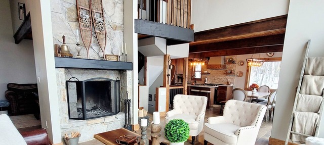 Beautiful West-Facing Home with Amazing Mountain & Sunset Views, Fireplace