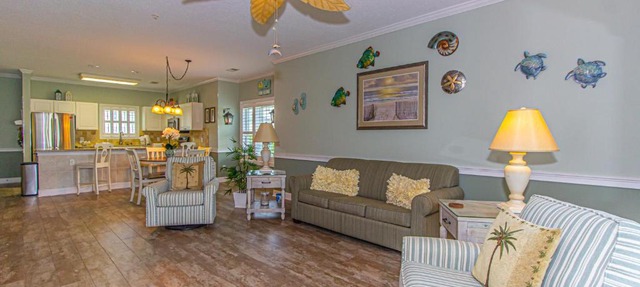 Beautifully Appointed 2BR 2BA Golf Villa Near the Beach