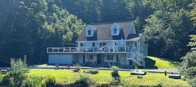 Beaver's Bend Lakefront Retreat ~16 mi to Slopes & Pet Friendly!