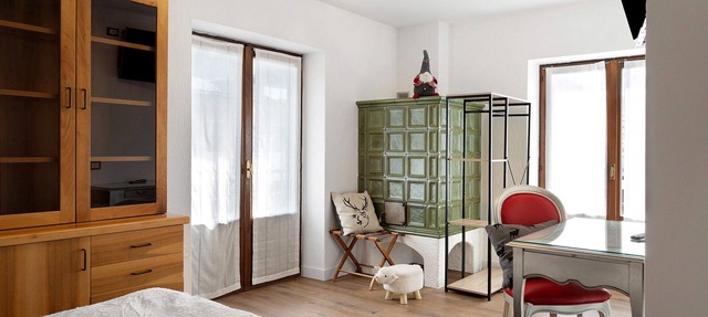 Bed and Breakfast 'Pellizzano' with Balcony and Wi-Fi