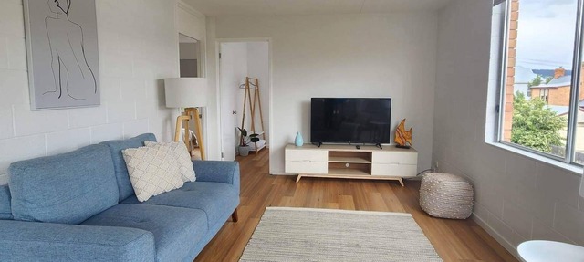 Bellerive Bluff 2 Bedroom Apartment has water views, close to Restaurants, Beach