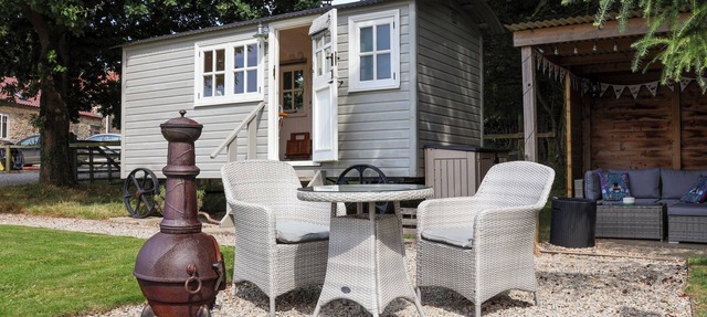 BELLWETHER, romantic, country holiday cottage in Helmsley