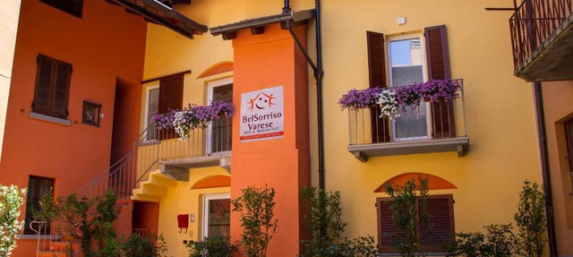 BelSorrisoVarese - Family Room - Private Parking - Reservation Required