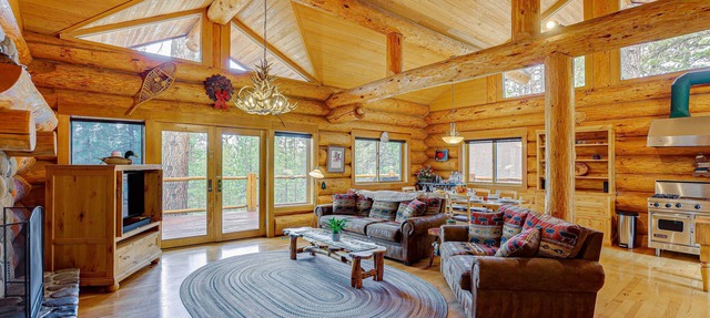 Bend Getaway with Cozy Fireplace