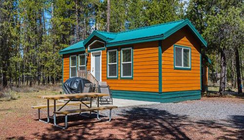 Bend-Sunriver Camping Resort Cottage 1