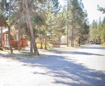 Bend-Sunriver Camping Resort Two-Bedroom Cabin 5