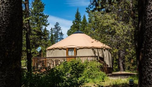 Bend-Sunriver Camping Resort 24 ft. Yurt 9