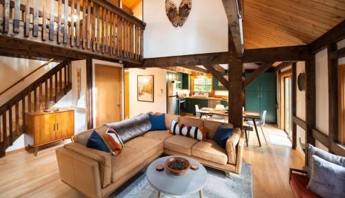 Berkshire Vacation Rentals: Stonebridge Cabin: Modern Amenities Enjoy Nature