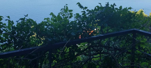 Between lake and sky. A romantic and elegant nest with an enchanting view