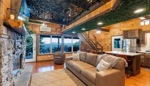 Big Time Hill Cabin with an indoor pool hot tub & great views