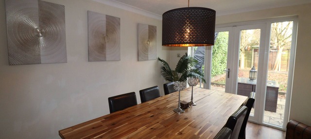 Binfield: Spacious Spectacular Five Bedroom House