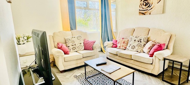 Birmingham 3 bedrooms- Sleeps 6- Free parking