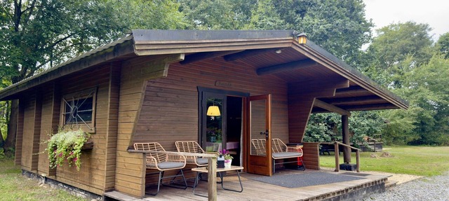 Blockhaus mitten in der Natur