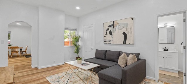 Bloomfield, Shadyside 2 Modern and Spacious Two Bedroom with Free Parking