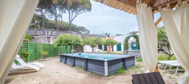 Blue shell villa a stone's throw from the sea