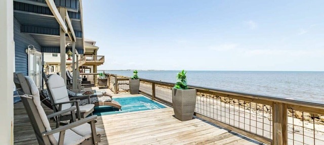 Bluewave Paradise - Huge Deck Overlooking the Sea!