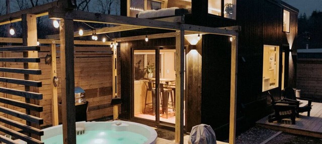 BLUSH: Boutique TINY home*private spa*walk to town