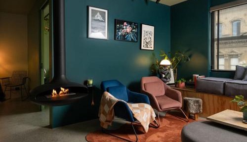 BONNE SOIREE ON SMITH - Architectural 2Bed Conversion with Parking