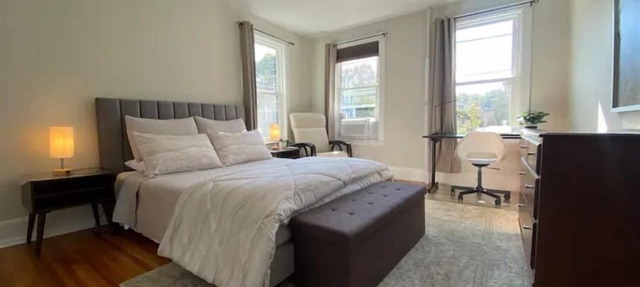 Boston 2bd King Bed near Harvard, MIT, subway near Boston. On-site free Parking