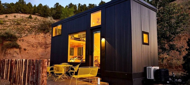 Bougie Tiny Home with Mountain Views, Hot Tub, Just 2 miles to Black Rock Hot Springs, NM