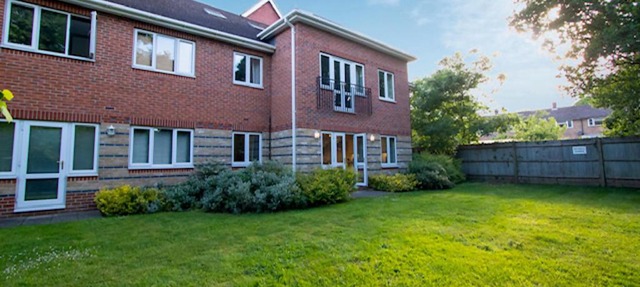 Bracknell Spacious Two Bedroom Apartment