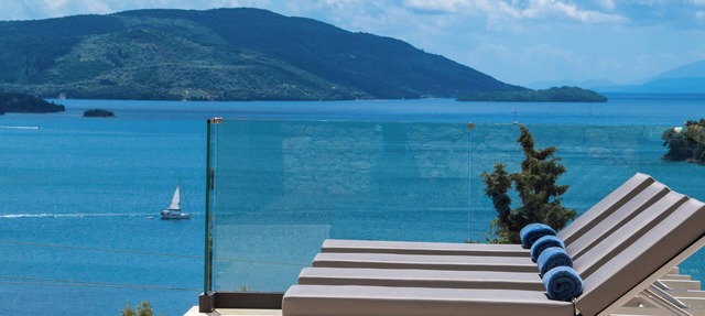 Brand new Spacious 6 bedroom villa with stunning view, close to beach.